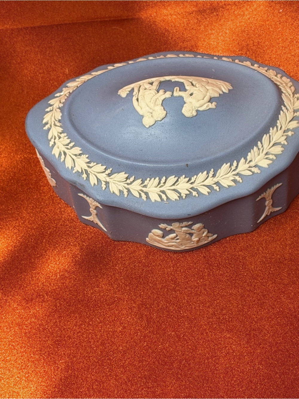 Vintage Wedgwood Blue Jasperware Scalloped Oval Trinket Box Cherub Relief Lid - Picture 7 of 9